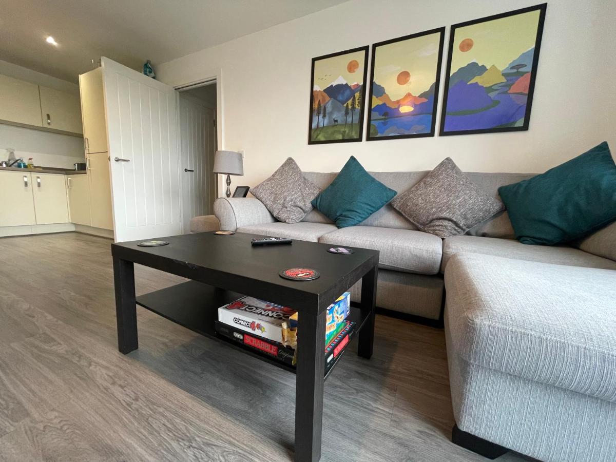 Apartment Balcony Marina With Skyline Views - Free Secure Parking Manchester