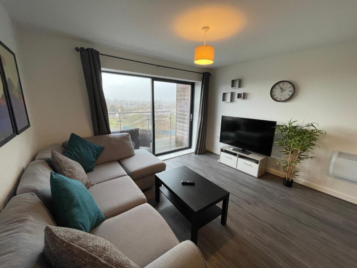 Balcony Marina With Skyline Views - Free Secure Parking Apartment