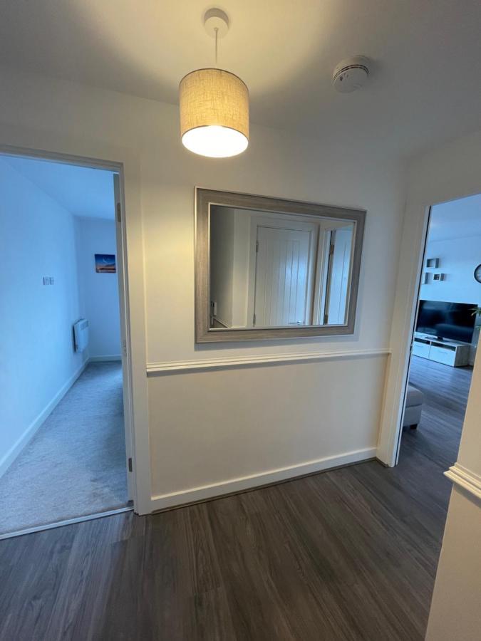 Apartment Balcony Marina With Skyline Views - Free Secure Parking *